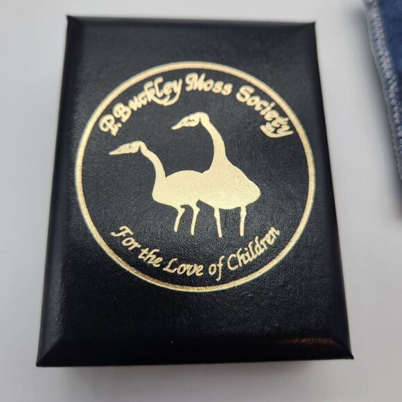 P. Buckley Moss Society 2002 Pats Flowers Pin Brooch Pendant Bonus Lenox Pin - Picture 8 of 8